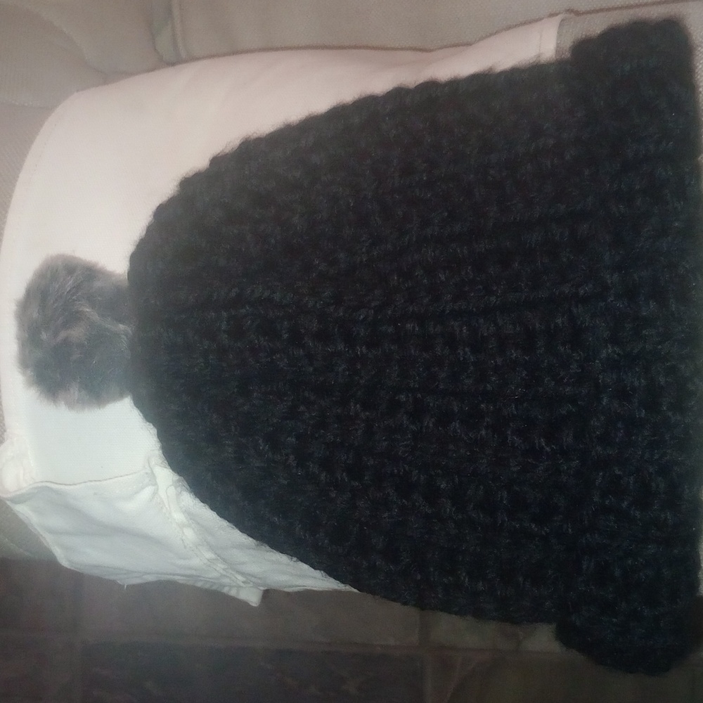 🆕Handmade Black Knit Beanie with Pom Pom